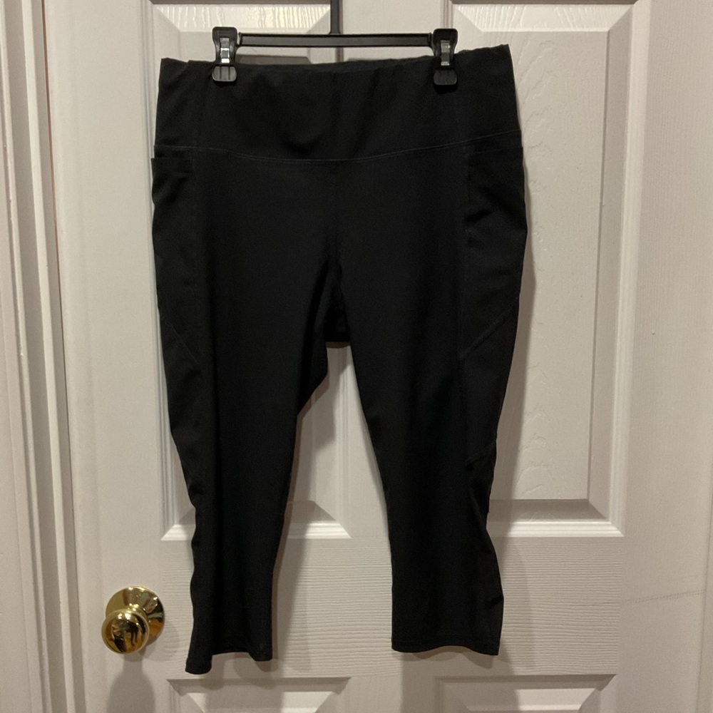 Athleta leggings with 3 pockets M